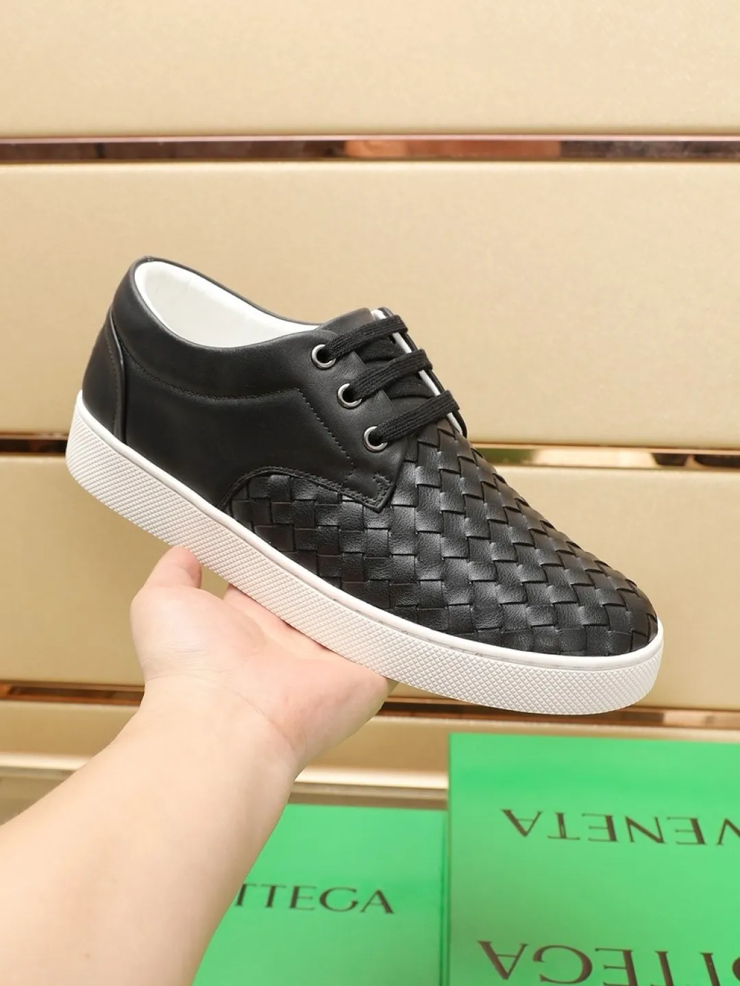 Men's Men's Shoes💰P 500💰【BV】Classic Casual Shoes🔍Winning the world's recognized top brand with details and creativity, the details highlight traditional hand stitching. The upper is made of original first-layer cowhide woven surface, and the cowhide lining is environmentally friendly. ♻️Does not fade. 💪Sole: Rubber original outsole specially provided by the original factory. ⚠Can be entered and exited at will. Welcome to compare. ⚠Number of sizes: 38-45 (customized in 45)